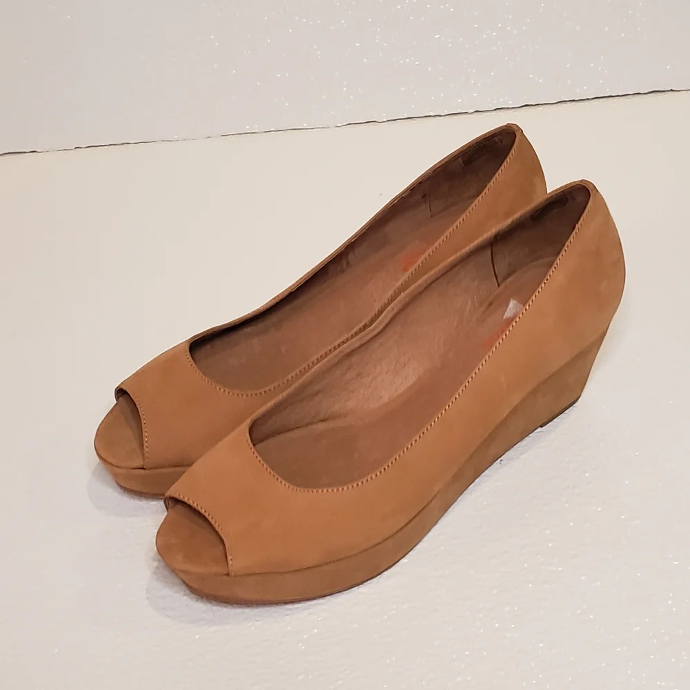Michael Kors Suede Tan Platform Wedge Heel sandals